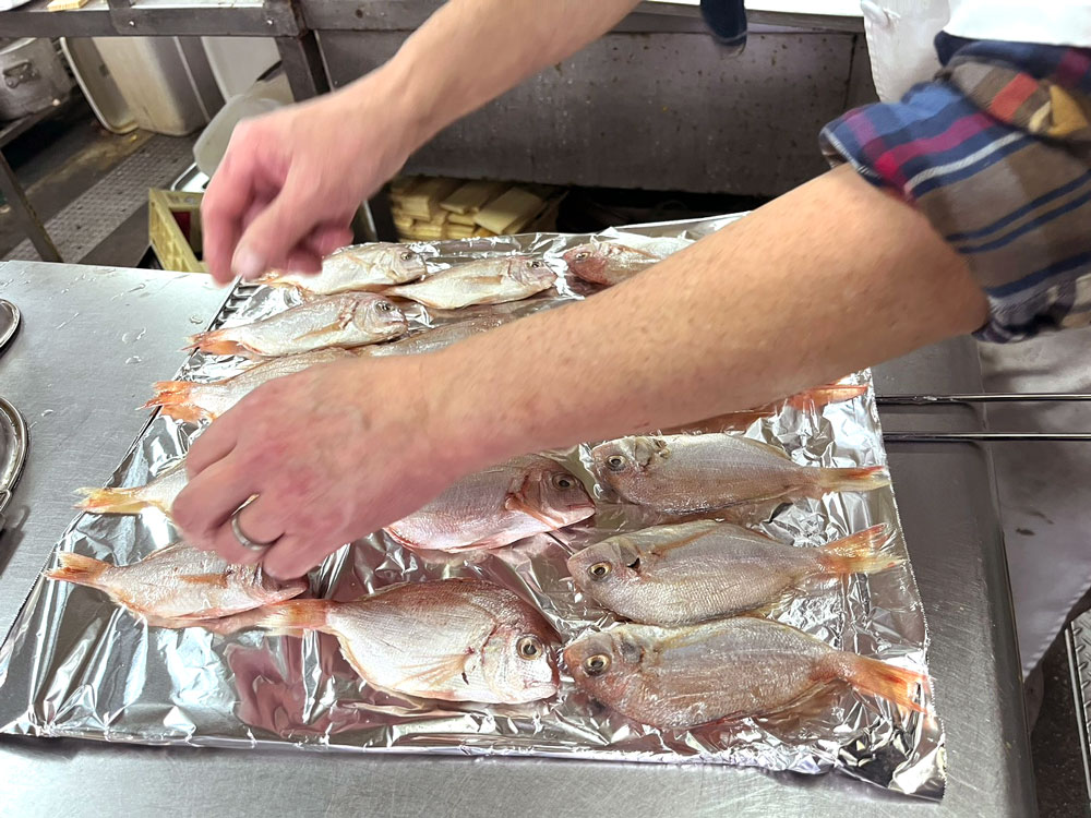 小鯛の調理