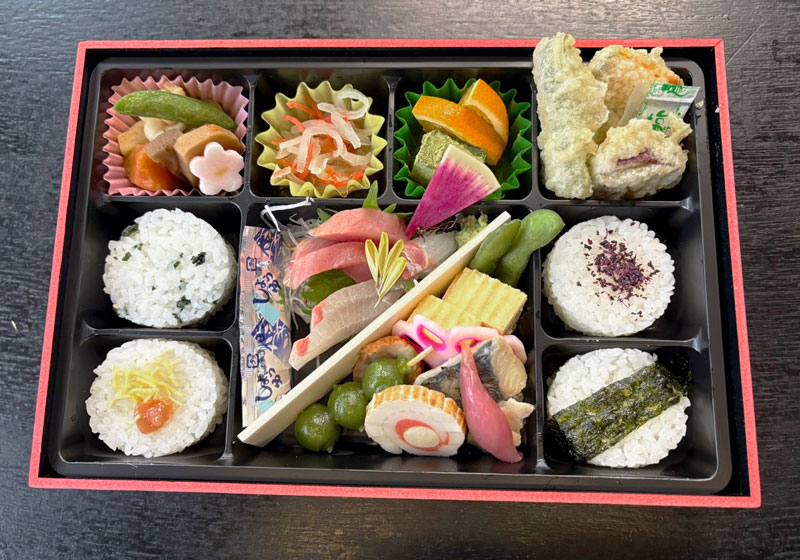 幕の内弁当2700円