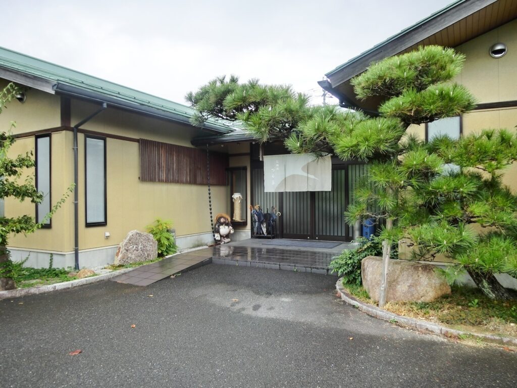 お膳処つる家外観